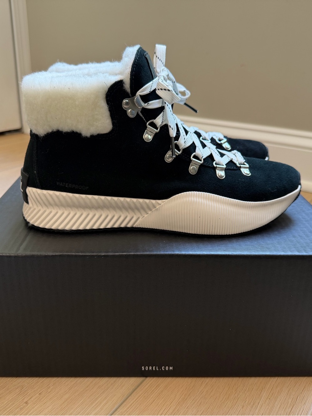 NEW Women’s Sorel Out N' About Boots size 11